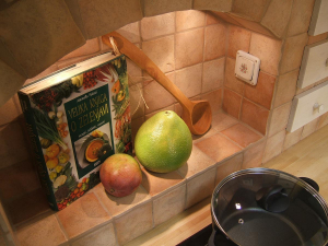 Niša nad kuhališčem v kuhinji Rustika Masiva d.o.o.