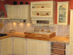 Oljena masivna bukev kot neuničljivi kuhinjski delovni pult