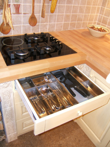 Moderno zasnovana notranjost kuhinje Rustika Masiva d.o.o.