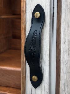 Pohištveni ročaji iz govejega usnja